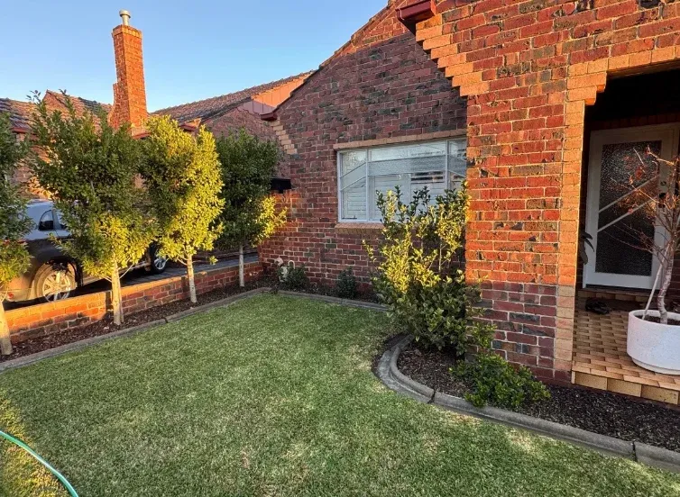 Weeding & mowing in Coburg